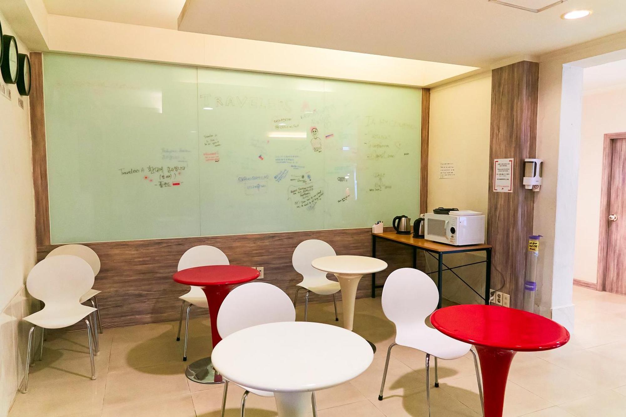 Travelers A Korea Hostel โซล ภายนอก รูปภาพ